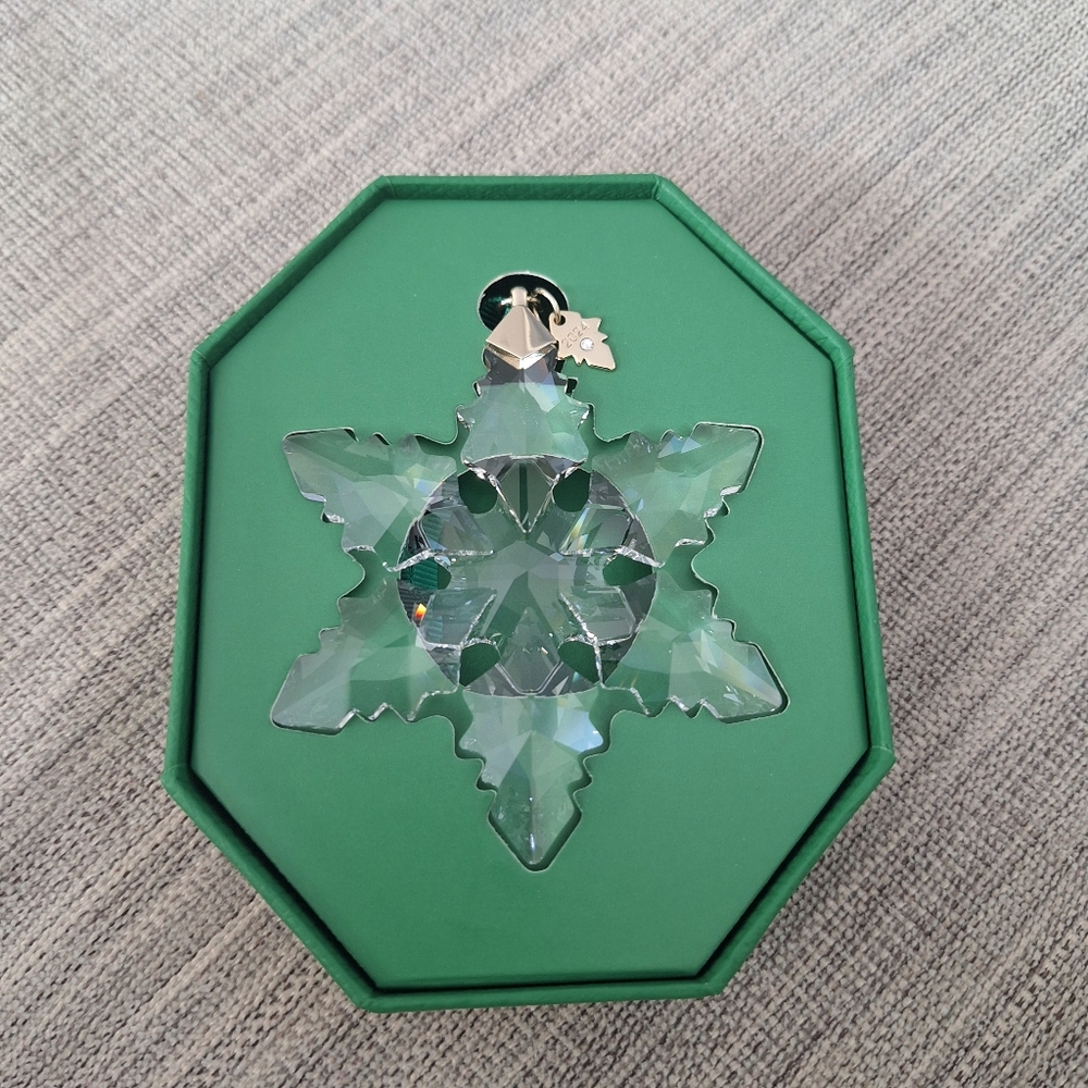 2024 Authentic Swarovski Crystal ANNUAL EDITION LARGE CHRISTMAS 5661079 ORNAMENT